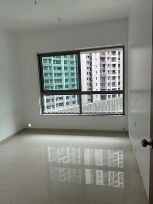 Room in 2 BHK Apartment at Kalpataru Immensa, Kolshet Road – for Rent