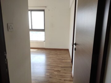 Room in 2 BHK Apartment at The Wadhwa The Address, Ghatkopar West – for Rent