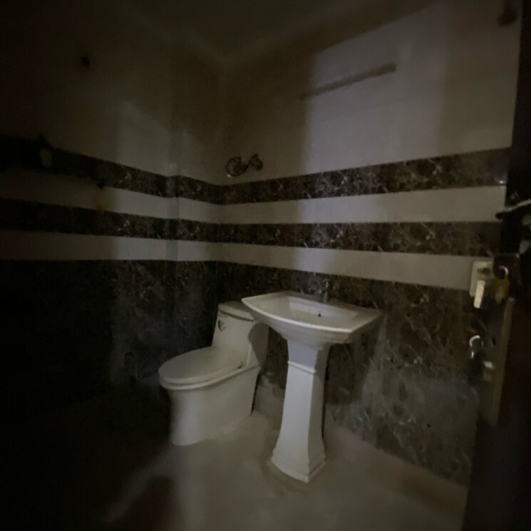 Bathroom, chattarpur 3 Bedroom 1200 Sq.Ft. Builder Floor In Chattarpur Delhi 9706589