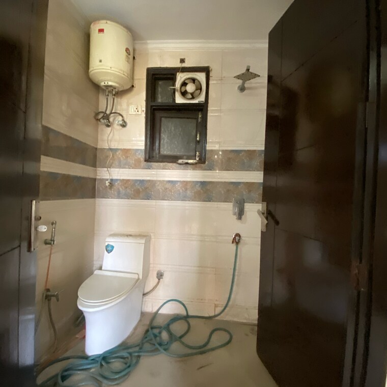 Bathroom, chattarpur 3 Bedroom 1200 Sq.Ft. Builder Floor In Chattarpur Delhi 9706589