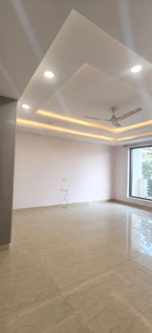 Room in 4 BHK Builder Floor at Ansal Plaza Sector-23, Sector 23 – for Rent