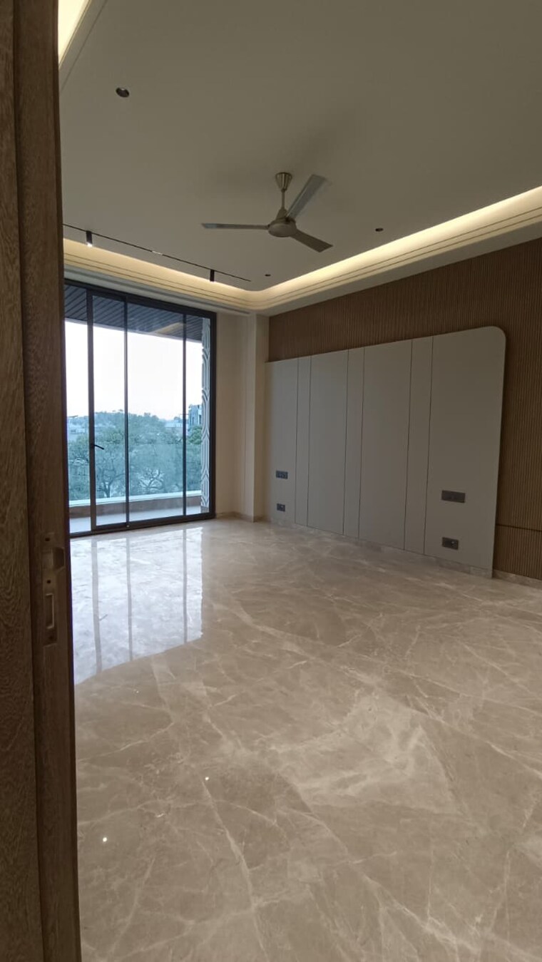 Room, greater kailash i 4 Bedroom 500 Sq.Yd. Builder Floor In Greater Kailash I Delhi 9706611