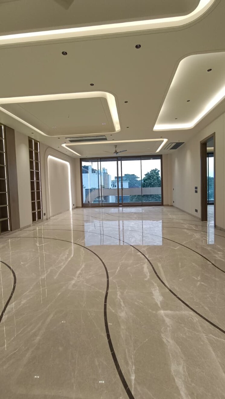 Room, greater kailash i 4 Bedroom 500 Sq.Yd. Builder Floor In Greater Kailash I Delhi 9706611