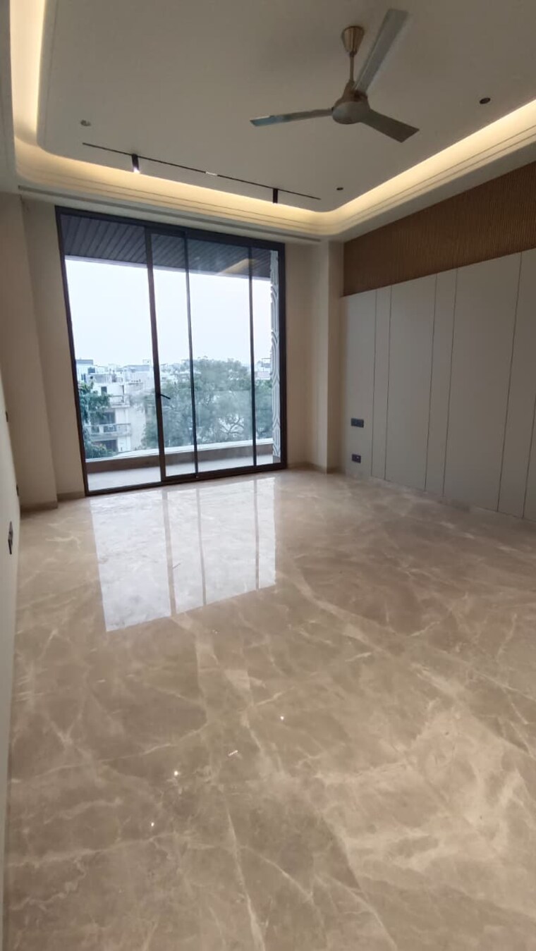 Room, greater kailash i 4 Bedroom 500 Sq.Yd. Builder Floor In Greater Kailash I Delhi 9706611