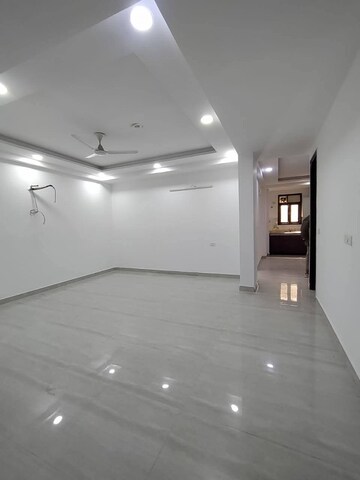 Room in 3 BHK Builder Floor at Chattarpur – for Rent