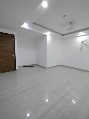 Room in 3 BHK Builder Floor at Chattarpur – for Rent