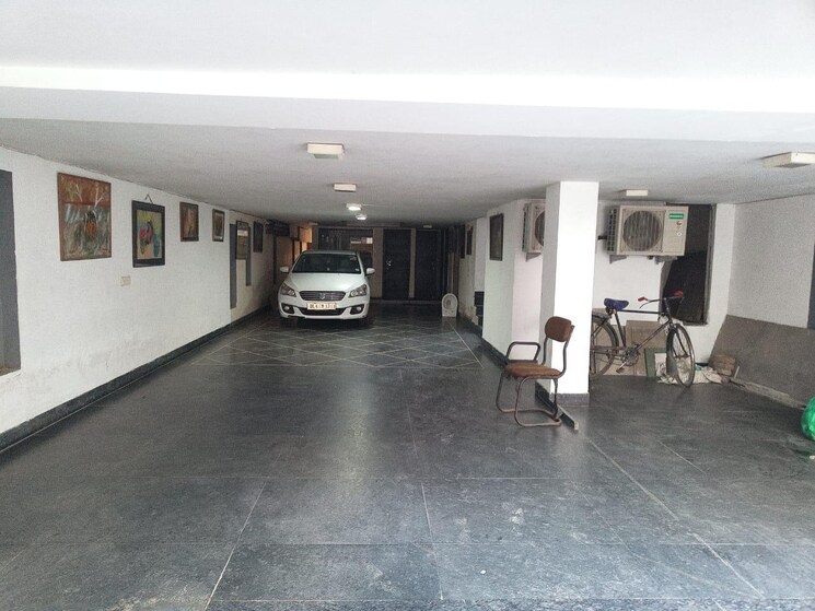  Parking, greater kailash i 3 Bedroom 208 Sq.Yd. Builder Floor In Greater Kailash I Delhi 9706629