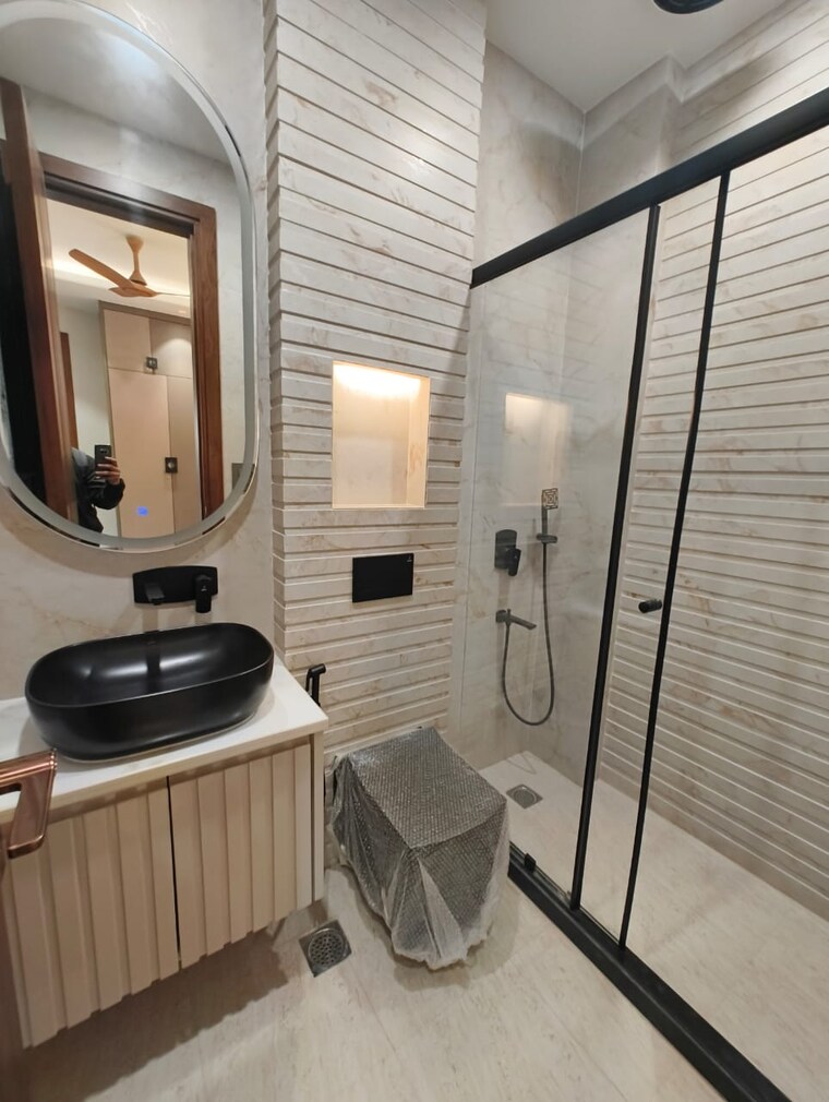 Bathroom, chittaranjan park 2 Bedroom 125 Sq.Yd. Builder Floor In Chittaranjan Park Delhi 9706645