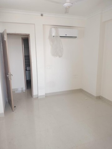 Room in 3 BHK Apartment at Pareena Coban Residences, Sector 99a – for Rent