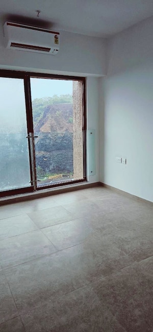 Room in 2 BHK Apartment at Kanakia Silicon Valley, Powai – for Rent