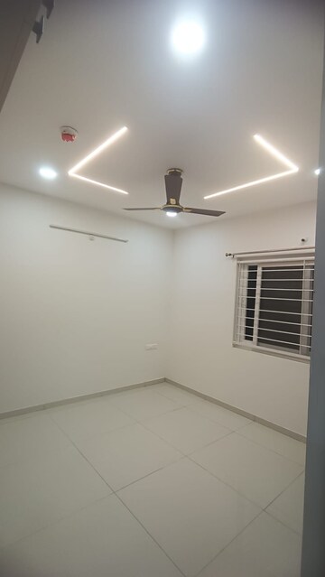 Room in 3 BHK Apartment at Western Exotica, Kondapur – for Rent