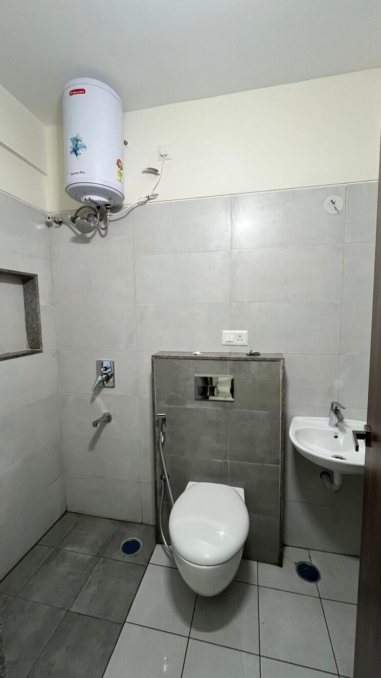 Bathroom, dsr-highland-greenz 2 Bedroom 1210 Sq.Ft. Apartment In Doddakannelli Bangalore 9706706