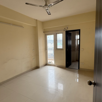 Room in 3 BHK Apartment at Oxirich Avenue, Ahinsa Khand 2 – for Rent