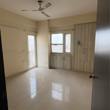 Room in 3 BHK Apartment at Oxirich Avenue, Ahinsa Khand 2 – for Rent