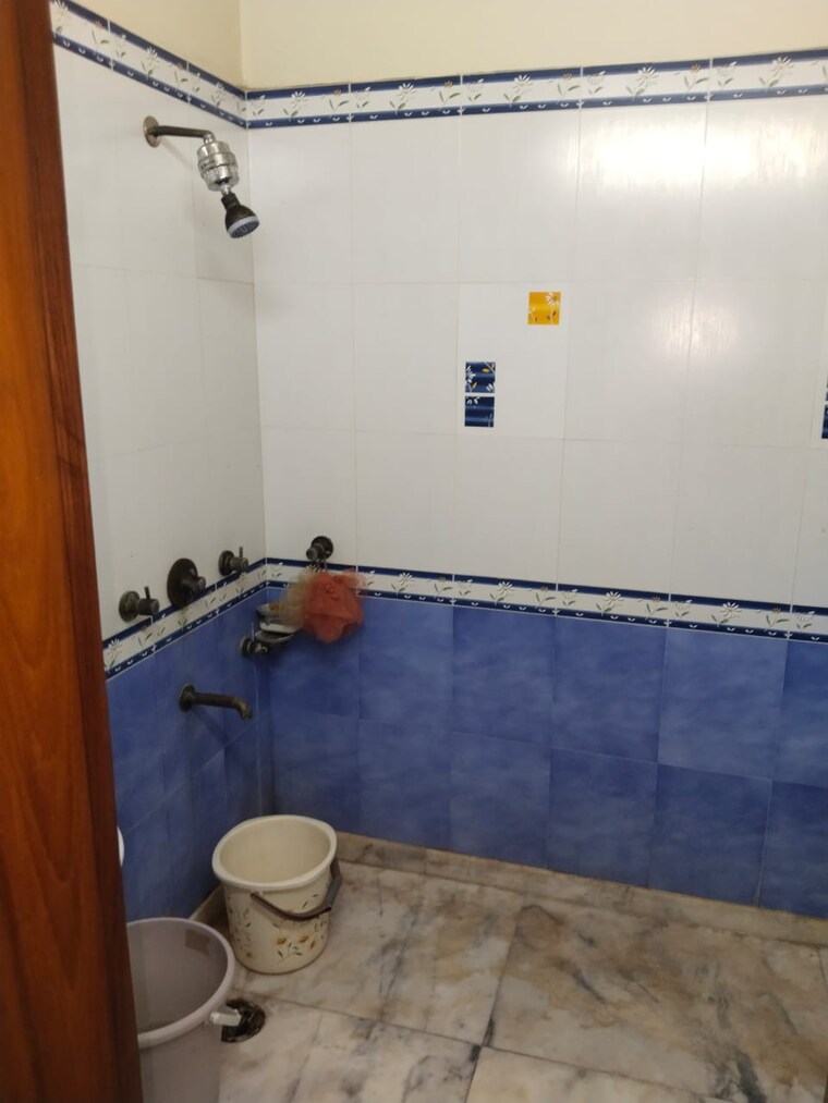 Bathroom, sector 55 2.5 Bedroom 1250 Sq.Ft. Builder Floor In Sector 55 Noida 9706763