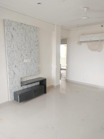 Room in 3 BHK Apartment at Pareena Coban Residences, Sector 99a – for Rent