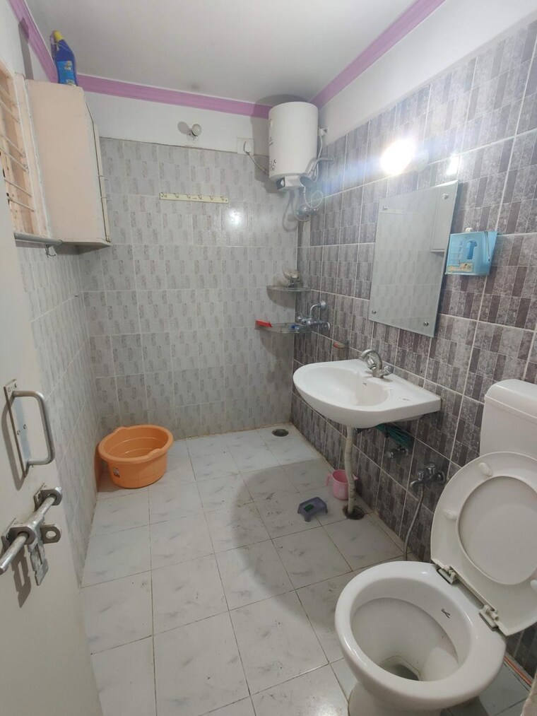 Bathroom, rohini-apartment 2 Bedroom 1100 Sq.Ft. Apartment In Gomti Nagar Lucknow 9706777