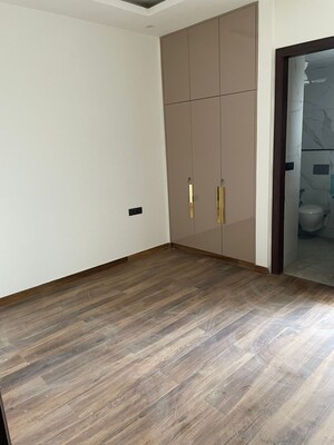 Room in 3 BHK Apartment at CS Roseate 63, Sector 63a – for Rent