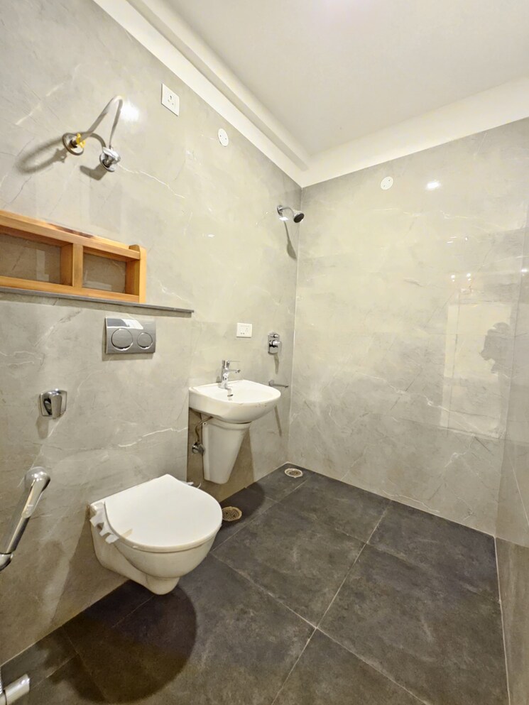Bathroom, aura-homes 3 Bedroom 1625 Sq.Ft. Apartment In Patiala Road Zirakpur 9706812