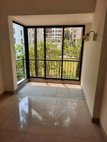 Room in 2 BHK Apartment at Andheri West – for Rent