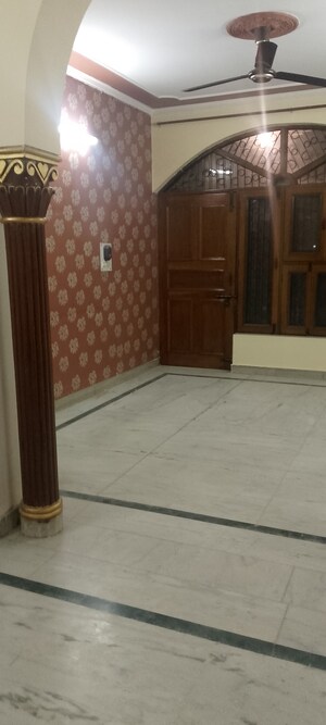 Room in 3.5 BHK Independent House at Spring Field, Sector 31 – for Rent