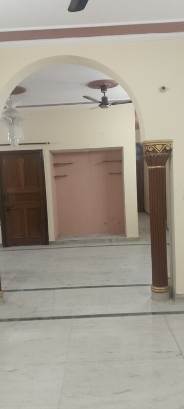 Room in 3.5 BHK Independent House at Spring Field, Sector 31 – for Rent