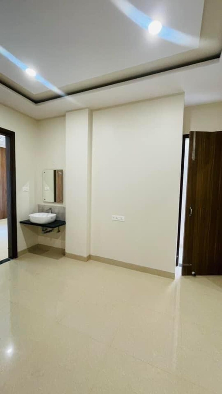 Room, gomti nagar 2 Bedroom 1500 Sq.Ft. Villa In Gomti Nagar Lucknow 9706911