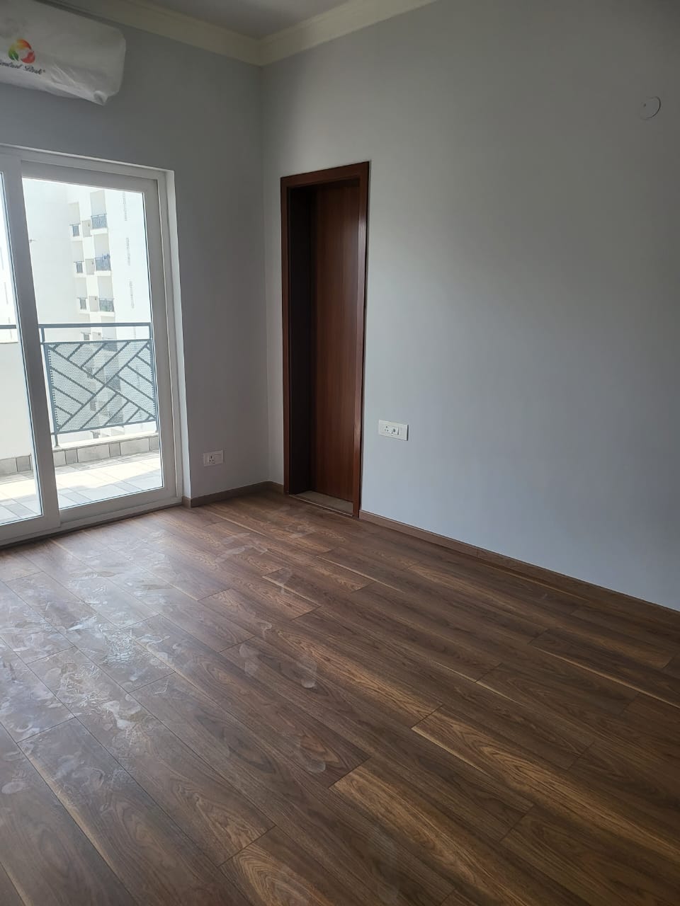 3 BHK Apartment For Sale in Central Park Lake Front Towers