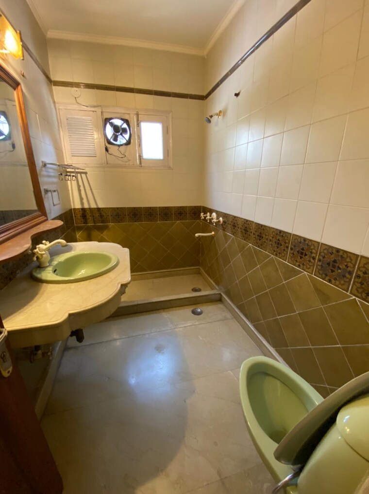 Kitchen, greater kailash i 3 Bedroom 300 Sq.Yd. Builder Floor In Greater Kailash I Delhi 9706925