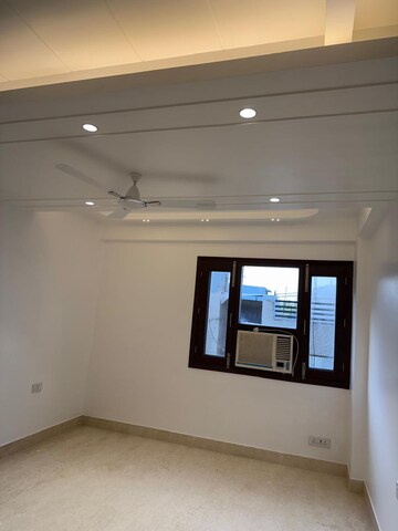 Furnished Amenities in 3 BHK Builder Floor at Malviya Nagar – for Sale