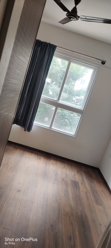 Room in 2 BHK Apartment at Godrej Aqua, International Airport Road – for Rent