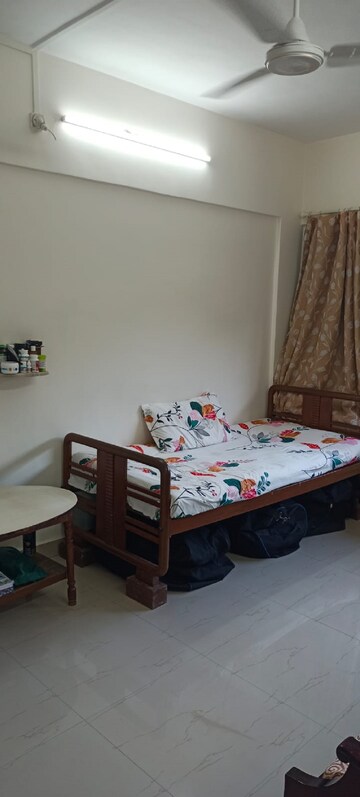 Bedroom in 1 RK Apartment at Bandra West – for Rent