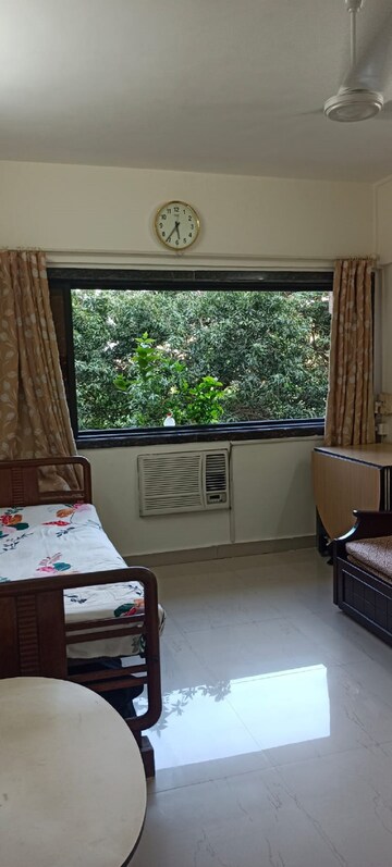 Room in 1 RK Apartment at Bandra West – for Rent
