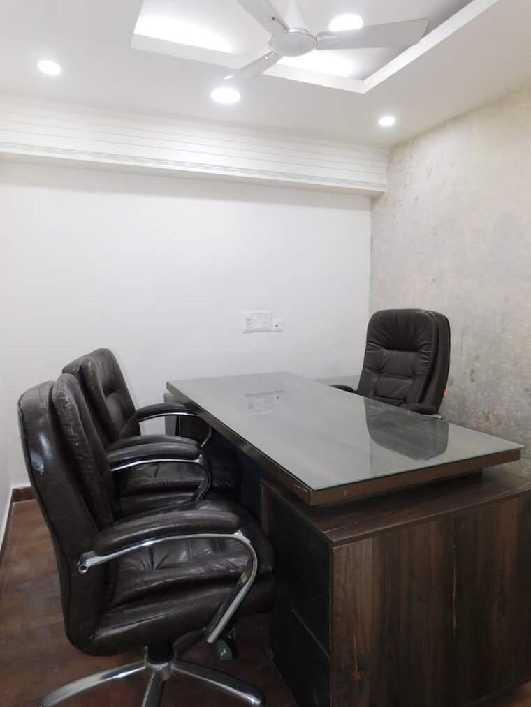  Parking, greater kailash ii Commercial Office Space 250 Sq.Yd. In Greater Kailash ii Delhi 9706951