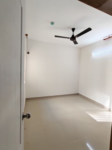 Room in 3 BHK Apartment at Helio at Brigade El Dorado, Bagaluru – for Rent