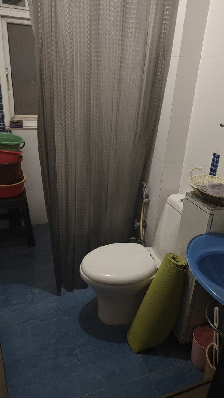 Bathroom, khar west 3 Bedroom 1100 Sq.Ft. Apartment In Khar West Mumbai 9706989