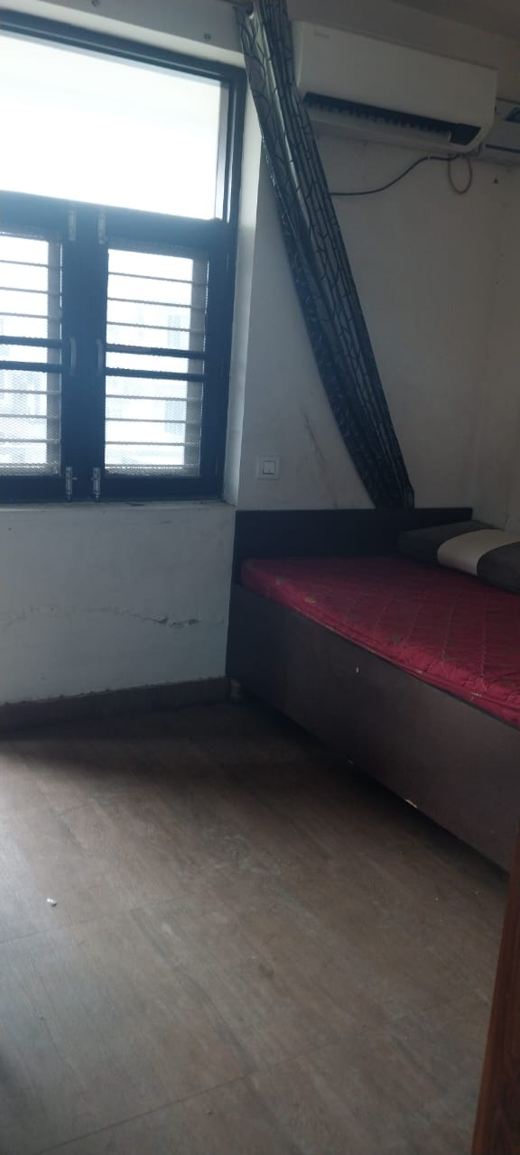 3 BHK + Pooja Room Builder Floor For Rent in Sushant Lok 2