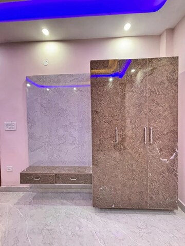 Room in 1 BHK Independent House at Dwarka Mor – for Sale