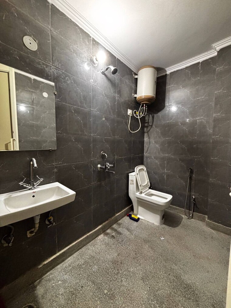 Bathroom, saket 1 Bedroom 550 Sq.Ft. Apartment In Saket Delhi 9707061