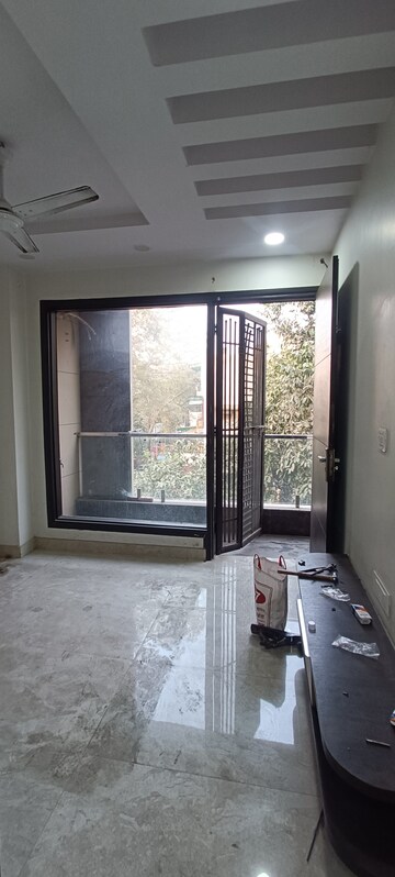 Room in 3 BHK Builder Floor at Rohini Sector 7 – for Rent