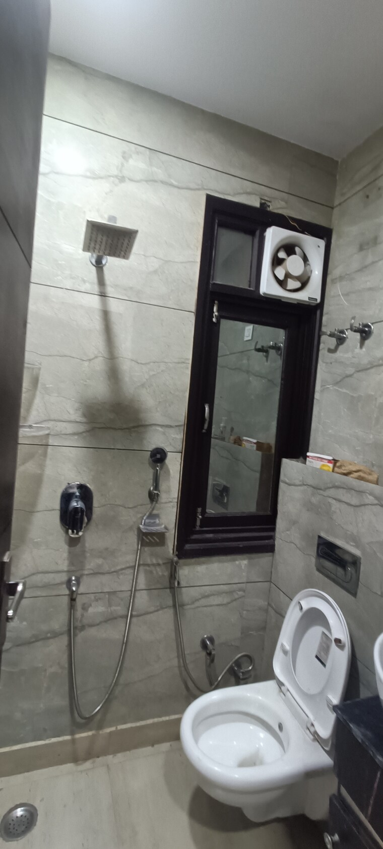 Bathroom, rohini sector 7 3 Bedroom 1000 Sq.Ft. Builder Floor In Rohini Sector 7 Delhi 9707179