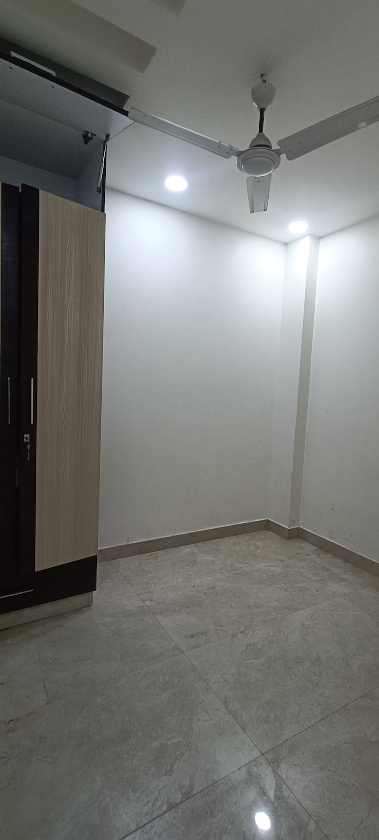 Room, rohini sector 7 3 Bedroom 1000 Sq.Ft. Builder Floor In Rohini Sector 7 Delhi 9707179