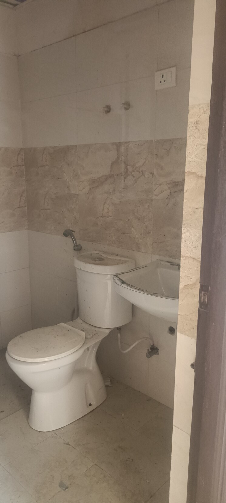 Bathroom, amrapali-golf-homes 2.5 Bedroom 945 Sq.Ft. Apartment In Sector 4 Greater Noida Greater Noida 9707197