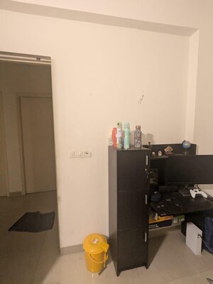 Furnished Amenities in 3.5 BHK Apartment at Emaar Emerald Estate, Sector 65 – for Rent