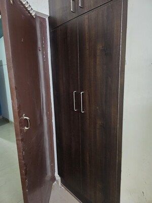 Furnished Amenities in 1 RK Apartment at Ravindra Garden, Aliganj – for Rent