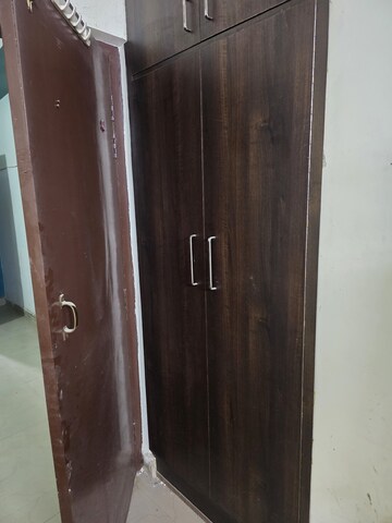 Furnished Amenities in 1 RK Apartment at Ravindra Garden, Aliganj – for Rent