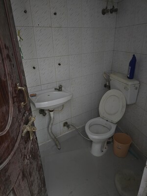 Bathroom in 1 RK Apartment at Ravindra Garden, Aliganj – for Rent