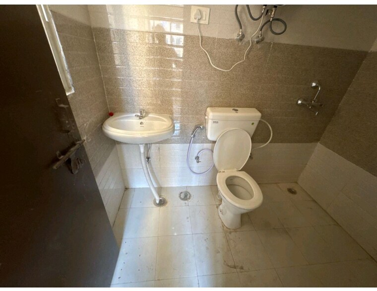 Bathroom, signature-orchard-avenue-2 2 Bedroom 617 Sq.Ft. Apartment In Sector 93 Gurgaon 9707205