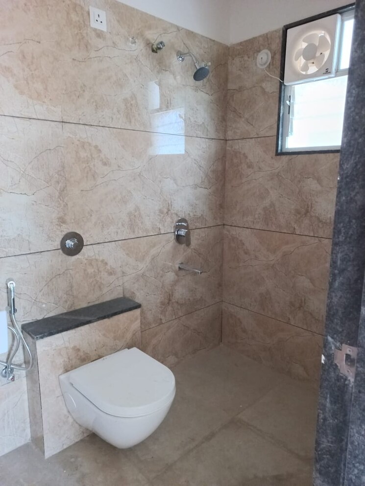 Bathroom, amarnath-paramount-city 3 Bedroom 1400 Sq.Ft. Apartment In Lohgaon Pune 9707236