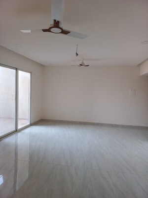 Room in 3 BHK Apartment at Amarnath Paramount City, Lohgaon – for Rent